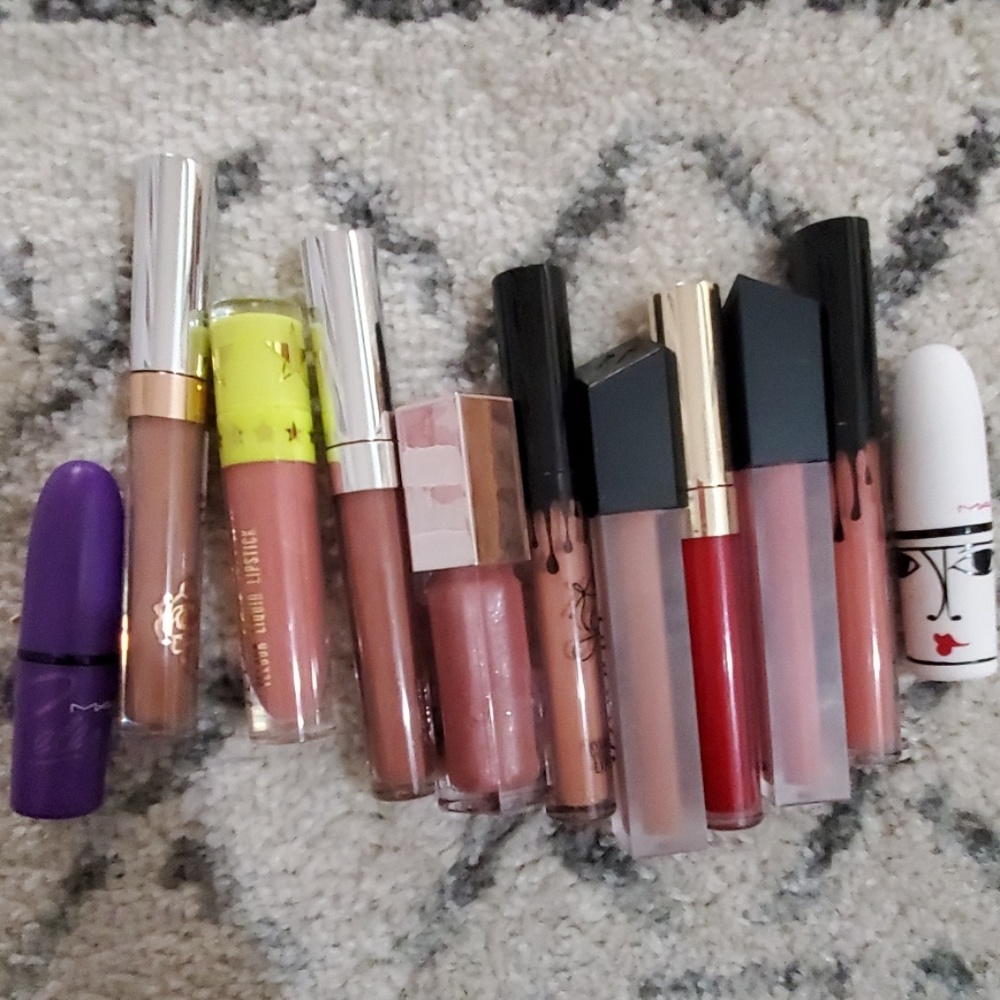 Lippie bundle.
